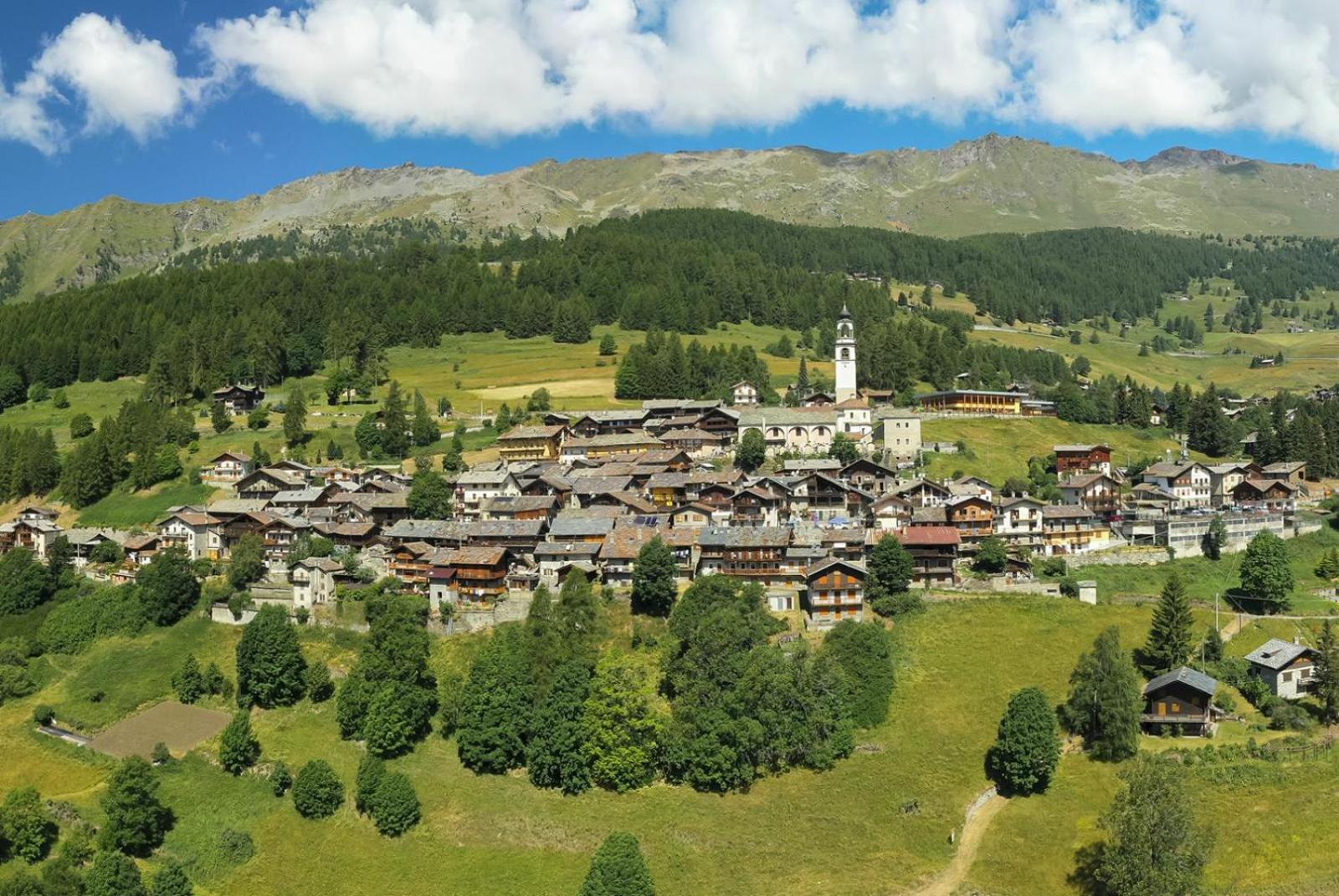 Alpine Essence, Typical Mountain Style Apartment Cir Ayas0036 Champoluc Exterior photo